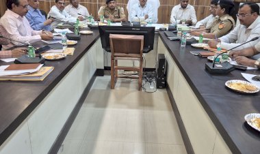 सड़क सुरक्षा की बैठक,शराब पीकर वाहन चलाने वालों पर कार्रवाई हो । जिलाधिकारी