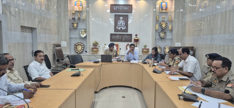 डीएम की अध्यक्षता में अभियोजन की बैठक,मुकदमों में पैरवी बेहतर हो जिससे अपराधी को सजा मिल सके ।