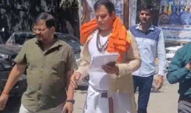 फटे कपड़ों में अयोध्या पहुंचे BJP विधायक नंदकिशोर गुर्जर,रामलला के दर्शन कर , बोले- क्या यूपी पाकिस्तान हो गया?