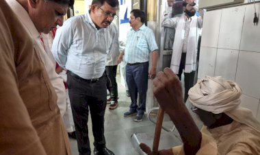 जिलाधिकारी ने पुरुष व महिला अस्पताल का किया औचक निरीक्षण,दिए निर्देश अस्पताल में टोकन व्यवस्था लागू हो, डिस्प्ले बोर्ड लगें