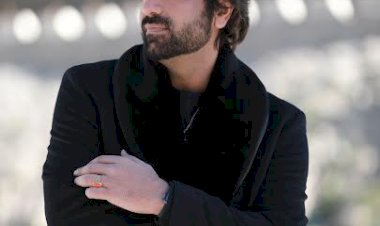 सिंगर-कंपोज़र अखिल सचदेवा ने ऋषिकेश में गंगा आरती गाकर दिया स्पिरिचुअल ट्रिब्यूट