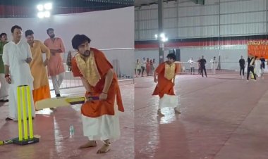 बाबा बागेश्वर ने सहवाग की गेंदों पर चौके-छक्के लगाए. शास्त्री महाराष्ट्र दौरे पर, भिवंडी में महायज्ञ करेंगे