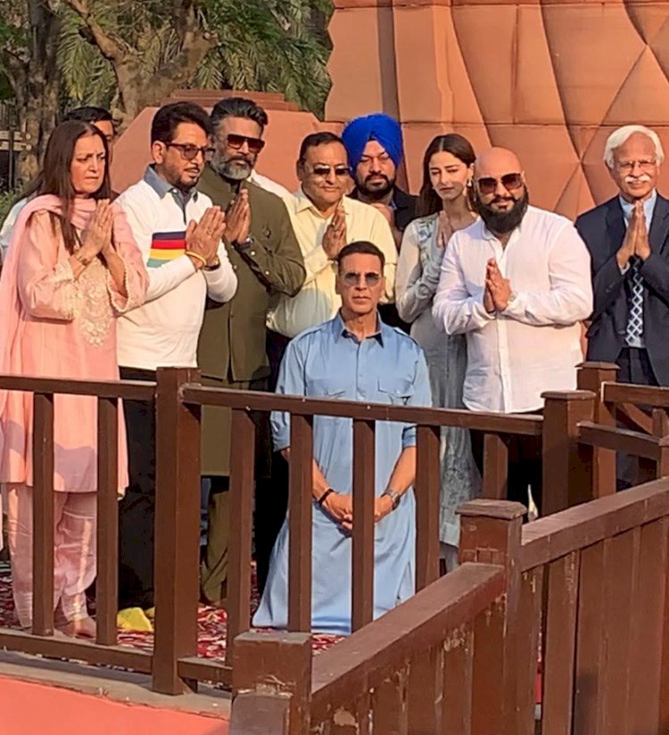 केसरी चैप्टर 2 की टीम ने अमृतसर दौरे के दौरान श्री हरमंदिर साहिब और जलियांवाला बाग में श्रद्धांजलि अर्पित की