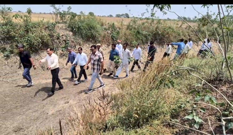 नून नदी पुनर्जीवन अभियान:   तीन किलोमीटर पैदल चलकर नदी वास्तविक स्थिति को जाना