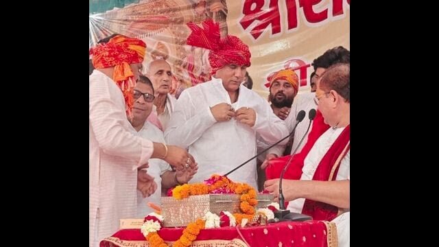 पुलिस कमिश्नर के तबादले पर लोनी विधायक ने पहना कुर्ता, CP के ट्रांसफर को बताया राम भक्तों की जीत