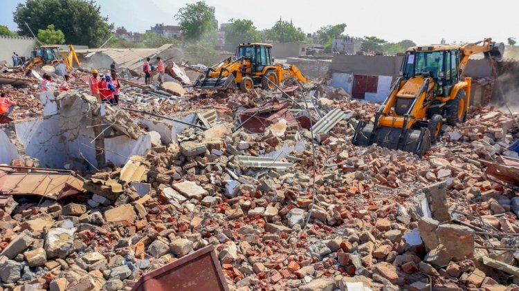 पहलगाम आतंकी हमले के बाद गुजरात के इतिहास का सबसे बड़ा बुलडोजर एक्शन! अहमदाबाद में अवैध बस्ती को किया गया धवस्त