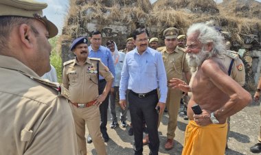 यमुना किनारे स्थित सूर्य मंदिर बनेगा सांस्कृतिक पर्यटन का केंद्र, जिलाधिकारी ने किया निरीक्षण