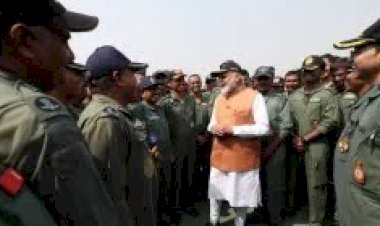 अचानक आदमपुर एयरबेस पहुंचकर सेना के जवानों से मिले पीएम मोदी; पूरा भारत आपका आभारी रहेगा