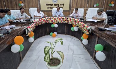 हर घर जल योजना को मिलेगी नई गति: जिलाधिकारी ने की व्यापक समीक्षा, 40 अधिकारी गांवों में उतारा