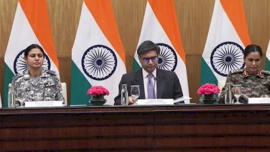 कर्नल सोफिया बोलीं-पाकिस्तान ने पंजाब एयरबेस पर मिसाइल दागी:भारत ने चुन-चुनकर PAK मिलिट्री ठिकानों को टारगेट किया, S-400 और ब्रह्मोस बेस उड़ाने का दावा झूठा