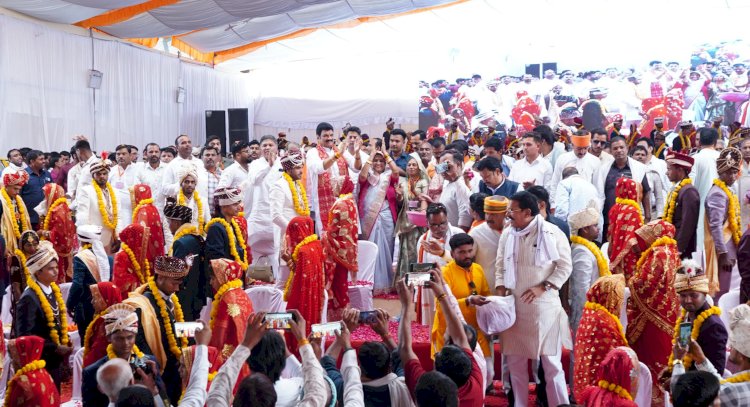 मंत्री गोविंद सिंह राजपूत सपत्नीक शामिल हुए, बुंदेली गीतों पर किया नृत्य, जैसीनगर में कन्यादान महायज्ञ, एक ही मंच पर 600 से अधिक जोड़े परिणय सूत्र में बंधे