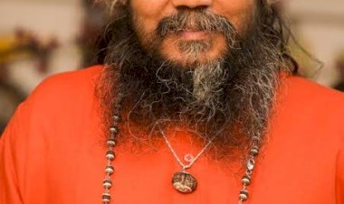 साधु-संतों की तुलना कुत्तों से करने पर फूटा संत समाज का गुस्सा, निरंजनी अखाड़े से निष्कासन की उठी मांग