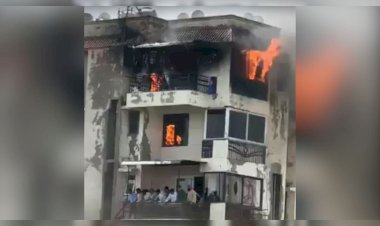 छठी मंजिल पर लगी आग, शीशे तोड़कर कूदे लोग, 3 की गई जान... दिल्ली के द्वारका में दिखा खौफनाक मंजर