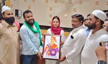 पेट्रोल पंप कर्मचारी पर रिवॉल्वर तानने वाली अरीबा को कांग्रेस ने किया सम्मानित, कहा- प्रियंका वाड्रा का नारा हो रहा साकार