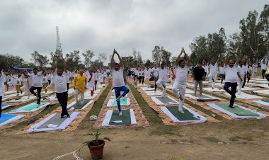 рдкреБрд▓рд┐рд╕ рд▓рд╛рдЗрди рдореЗрдВ рдпреЛрдЧ рджрд┐рд╡рд╕ рдкрд░ рдпреЛрдЧрд╛рднреНрдпрд╛рд╕ рдХрд╛ рдЖрдпреЛрдЬрди,рдЬрд┐рд▓реЗ рдХреЗ рдЬрдирдкреНрд░рддрд┐рдирд┐рдзрд┐рдпреЛрдВ, рдЕрдзрд┐рдХрд╛рд░рд┐рдпреЛрдВ рд╡ рдиреЗрддрд╛рдУрдВ рдиреЗ рдХреА рд╕рд╣рднрд╛рдЧрд┐рддрд╛