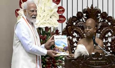 धर्म चक्रवर्ती’ की उपाधि से सम्मानित हुए PM मोदी, कहा- संतों के अमर विचारों के कारण भारत सबसे प्राचीन जीवंत सभ्यता है