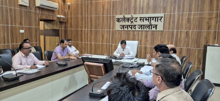 किसानों और मत्स्य पालकों को योजनाओं से जोड़ें – डीएम, भूमि संरक्षण, पशुपालन, मत्स्यपालन समेत कई विभागों की समीक्षा बैठक, अधिकारियों को दिए सख्त निर्देश