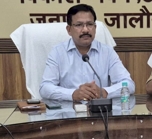 ग्राम विकास में भागीदारी के लिए आगे आएं प्रवासी- डीएम