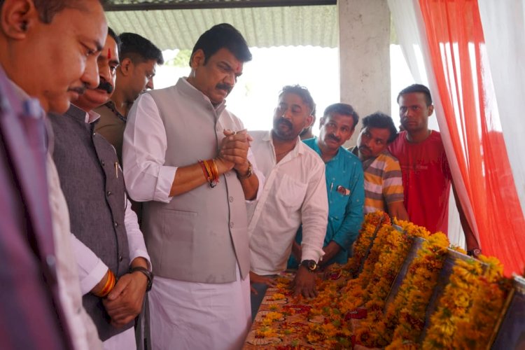गुना में दुर्घटना स्थल पहुंचे प्रभारी मंत्री राजपूत, मृतकों के परिजनों को 4-4 लाख की सहायता, घटना की जांच के आदेश