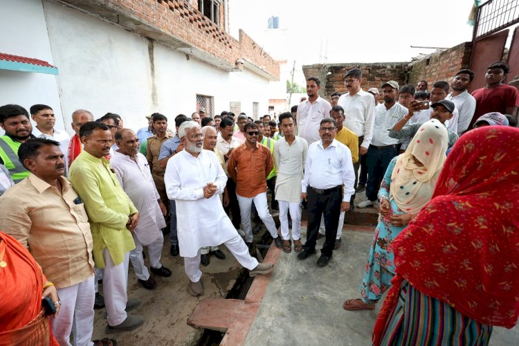 जल जीवन मिशन से बदली बुंदेलखंड की तस्वीर – मंत्री स्वतंत्र देव सिंह ने बताया जमीनी हकीकत, दलित बस्तियों तक पहुंचा नल का जल, बच्चों से संवाद और बुजुर्ग के घर खाया भोजन
