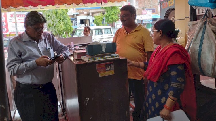 सीएमओ व औषधि निरीक्षक में मेडिकल स्टोरों का किया निरीक्षण,बजरंग मेडिकल पर मिली एक्सपायरी दवाएं