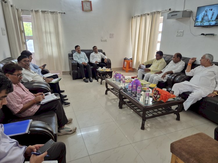 जनपद में विद्युत आपूर्ति व्यवस्था के सुदृढ़ीकरण को लेकर हुई उच्चस्तरीय बैठक,विधायकों से लिया फीडबैक