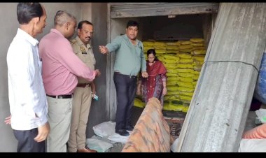 किसानों के हित में बड़ी कार्रवाई उरई में 700 बोरी संदिग्ध -NPK उर्वरक जब्त, दुकान सील