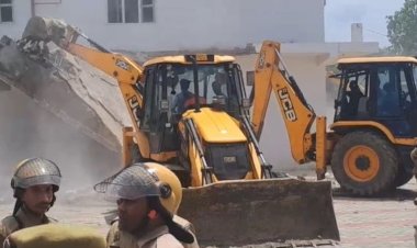 छांगुर बाबा की कोठी पर चला बुलडोजर, जाति देखकर लगाता था लड़कियों का रेट, कराता था धर्मांतरण