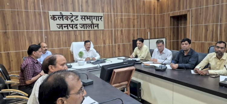 गौशालाओं के निरीक्षण में नोडल अधिकारियों की लापरवाही सामने आने पर जिलाधिकारी ने किया सख्त रुख 13 अधिकारियों का वेतन अवरुद्ध, 5 को प्रतिकूल प्रविष्टि, 3 से स्पष्टीकरण