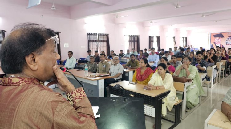 ख्यालों-ख्वाबों को ऊंची उड़ान देते रहो, लेकिन अपने परों की ताकत पर भी ध्यान देते रहो, नतीजा एक न एक दिन जरूर निकलेगा, पढ़ाई करते रहो इम्तिहान देते रहो- अशोक मिजाज