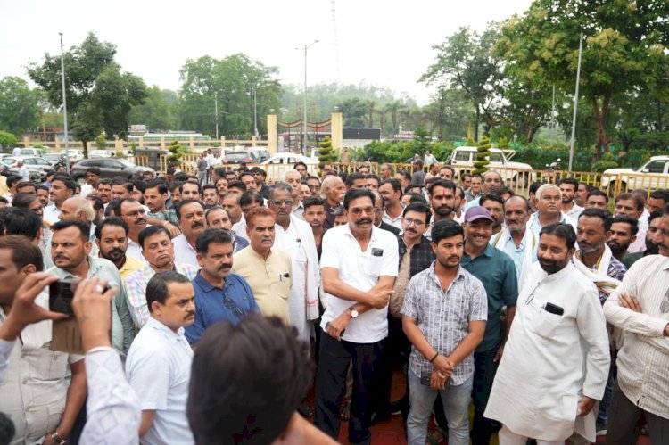 क्षत्रिय समाज के व्यक्ति पर झूठी एफआईआर को लेकर जताया विरोध,क्षत्रिय समाज ने कलेक्टर एवं पुलिस अधीक्षक को सौंपा ज्ञापन