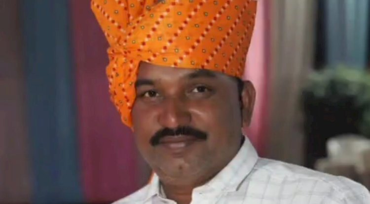 आकाशीय बिजली गिरने से सरपंच की मौत:दो ग्रामीणों के साथ खेत से लौटते समय हुआ हादसा; एक घायल