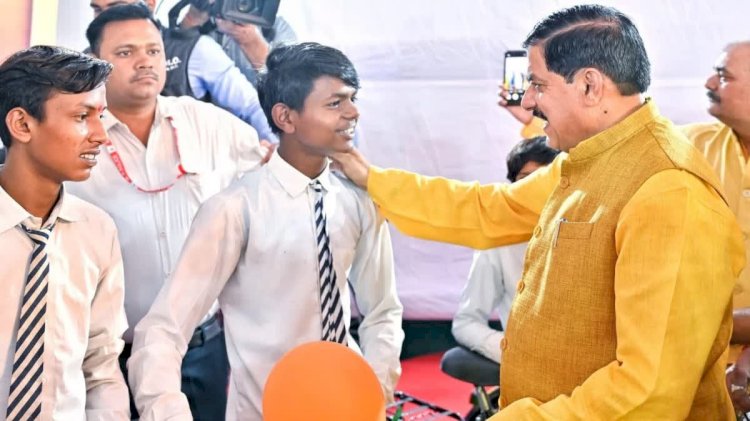 मुख्यमंत्री डॉ. मोहन यादव का ऐलान,MP बोर्ड के टॉप स्कूलों को 5-5 लाख तक का इनाम देगी सरकार,गुरू पूर्णिमा पर शिक्षकों का सम्मान