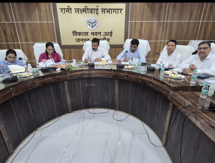 राजस्व वसूली में लाएं गति, ठोस कार्य योजना बनाएं- जिलाधिकारी, लक्ष्य के अनुरूप हो शत-प्रतिशत वसूली, लापरवाही पर होगी सख्त कार्रवाई