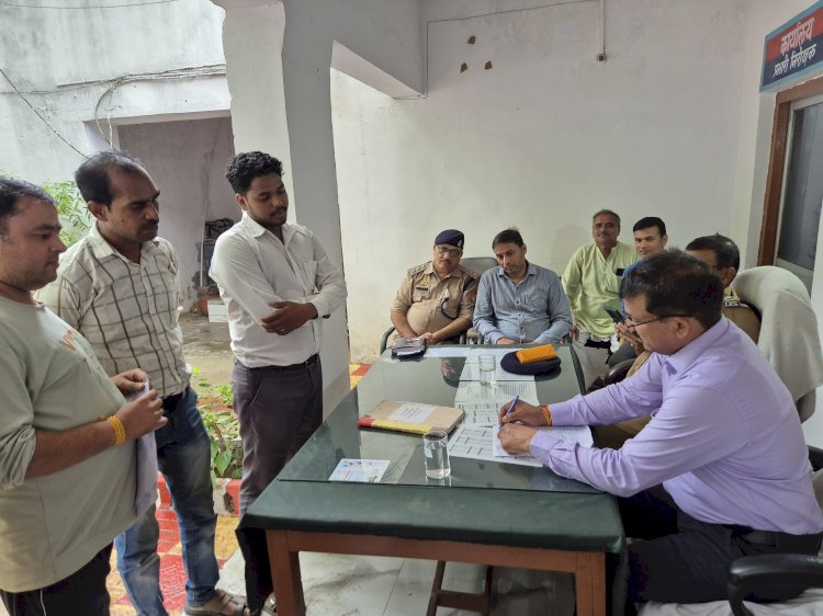 थाना कुठौंद में सम्पूर्ण समाधान दिवस का आयोजन,डीएम एसपी ने सुनी शिकायतें, शीघ्र निस्तारण के दिए आदेश