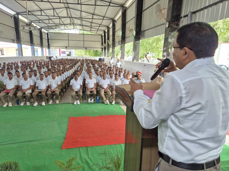 पुलिस लाइन में आयोजित मानसिक स्वास्थ्य जागरूकता कार्यक्रम, जिलाधिकारी व पुलिस अधीक्षक - प्रशिक्षु कांस्टेबलों को दिया मानसिक दृढ़ता बनाए रखने का संदेश