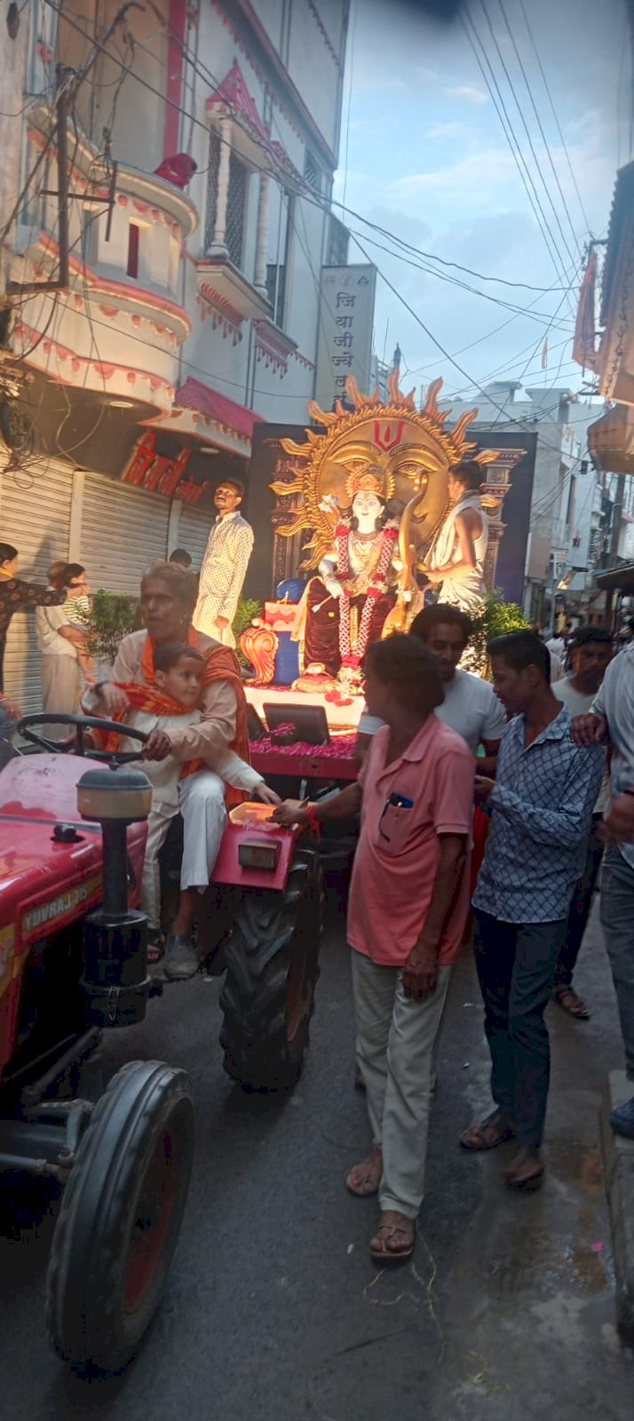 सावन के पहले सोमवार पर शुजालपुर में निकली भगवान भोलेनाथ की भव्य पालकी यात्रा, हजारों श्रद्धालुओं ने किया हर-हर महादेव के जयघोष के साथ स्वागत, पुष्प वर्षा से महक उठी गलियाँ