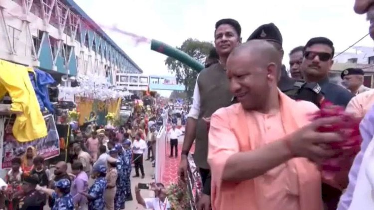 सीएम योगी का सख्त निर्देश,कांवड़ यात्रा में उपद्रव और तोड़फोड़ करने वालों के लगेंगे पोस्टर... होगी सख्त कार्रवाई