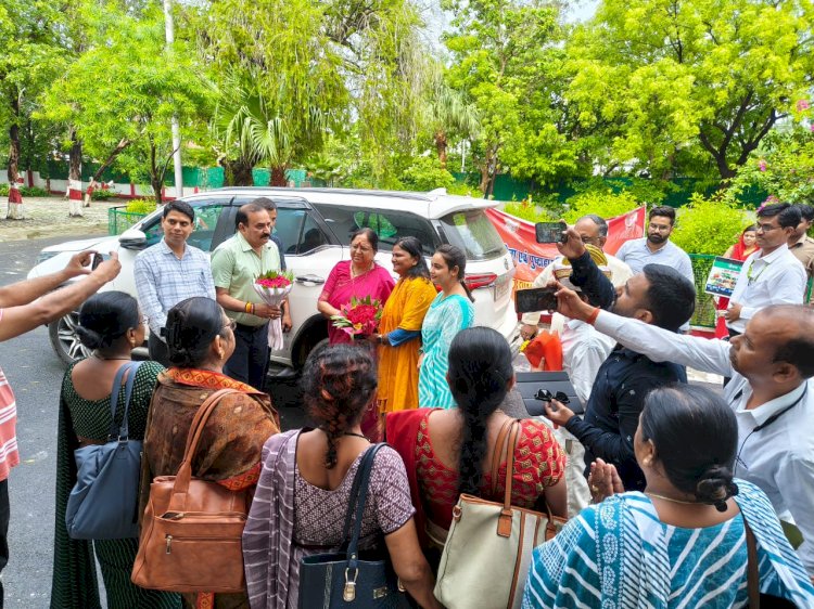 मंत्री बेबी रानी मौर्य ने योजनाओं की समीक्षा की, सम्भव अभियान रैली को दिखाई हरी झंडी