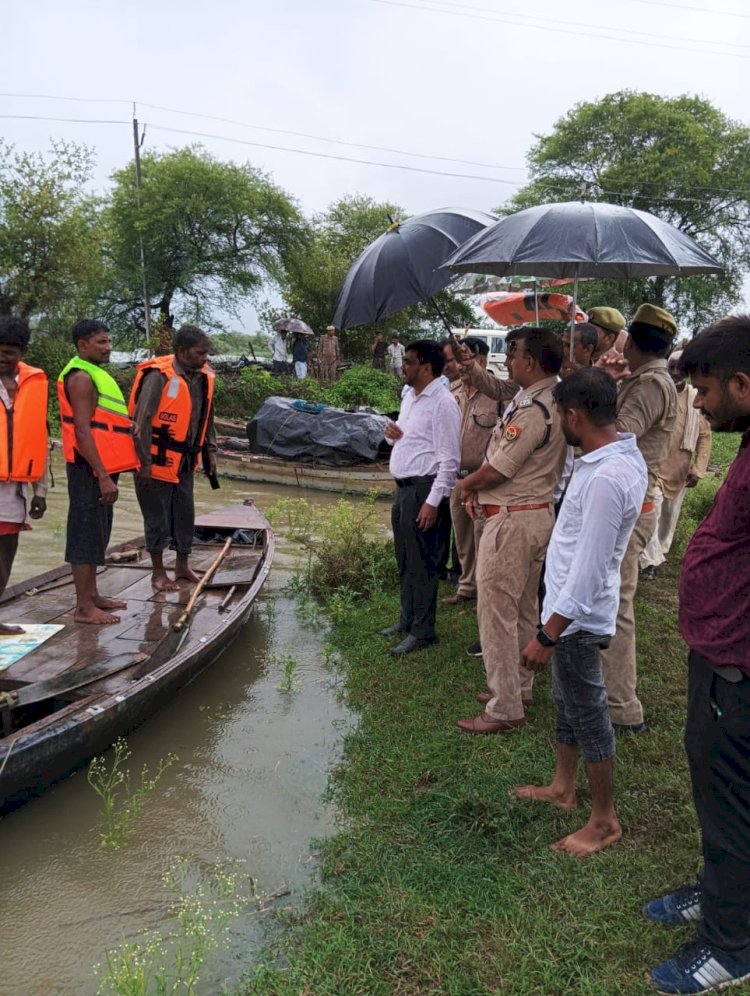 यमुना नदी के बढ़ते जल स्तर से प्रशासन अलर्ट,किनारे की बसावट पर नजर ।