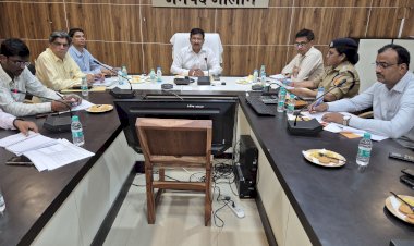 सड़क सुरक्षा समिति की बैठक में जिलाधिकारी ने दिए कड़े निर्देश, लापरवाही पर होगी कार्रवाई