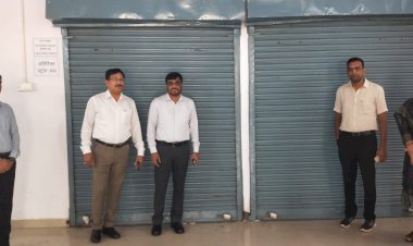 वीवीपैट एवं ईवीएम वेयरहाउस का मासिक स्थलीय निरीक्षण,बुक पर अंकित की टिप्पणी