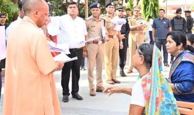 CM योगी के जनता दरबार में जहर खाकर पहुंचा शख्स, मचा हड़कंप, अस्पताल में भर्ती कराया गया