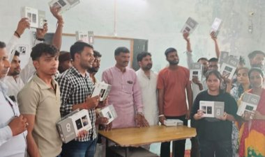 рд░рд╛рдо рднрд░реЛрд╕реЗ рддрд┐рд╡рд╛рд░реА рдорд╣рд╛рд╡рд┐рджреНрдпрд╛рд▓рдп рдЫрд┐рд░рд┐рдпрд╛ рдореЗрдВ 75 рдЫрд╛рддреНрд░реЛрдВ рдХреЛ рдорд┐рд▓реЗ рдирд┐рд╢реБрд▓реНрдХ рдЯреИрдмрд▓реЗрдЯ, рдкреНрд░рдмрдВрдзрдХ рдиреЗ рдореМрдХреЗ рдкрд░ рдХрд┐рдпрд╛ рд╡рд┐рд╡рд╛рдж рдХрд╛ рд╕рдорд╛рдзрд╛рди