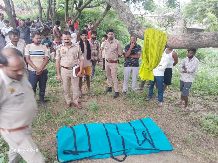 फांसी पर झूलता मिला किसान, भाई ने जताई हत्या की आशंका