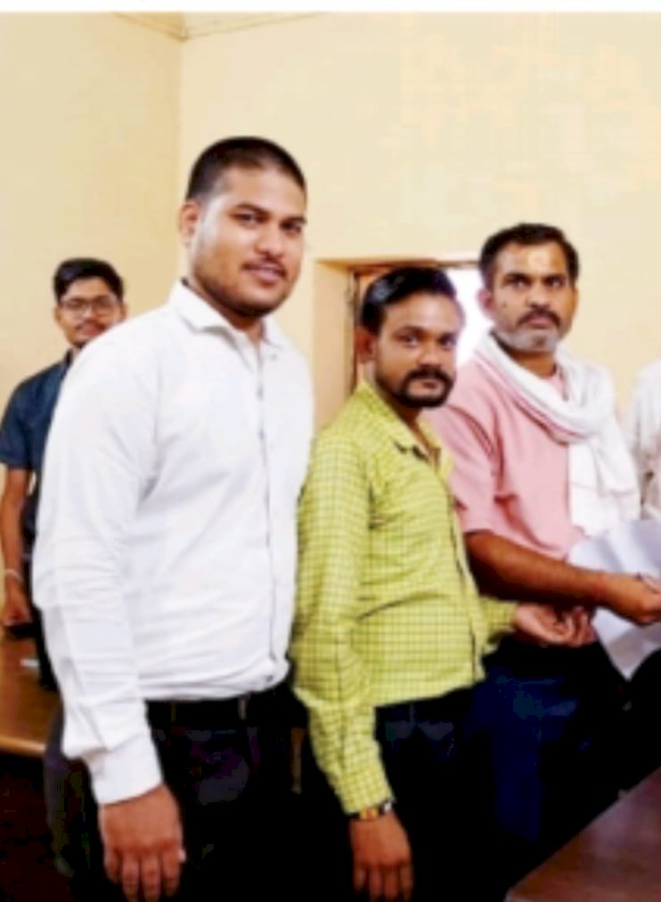 गोहद में शिक्षा के नाम पर लूट! किताबें और ड्रेस बेचने की मनमानी, निजी स्कूलों की मनमानी पर अभिभावक आक्रोशित