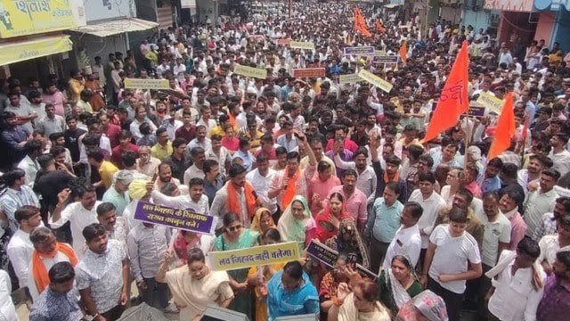 लव जिहाद’ के खिलाफ उज्जैन में हिंदू महापंचायत ने जताई कड़ी नाराजगी, सड़कों पर उमड़ा आगबबूला जनसैलाब!