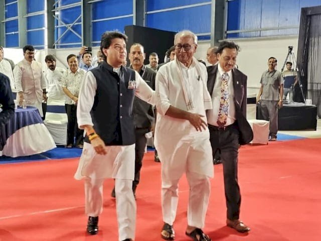 सिंधिया ने तोड़ी दिग्विजय सिंह की कसम – ‘महाराज’ के अंदाज पर ‘राजा साहब’ की पत्नी भी रह गईं हैरान, लोग करते रहे चर्चा