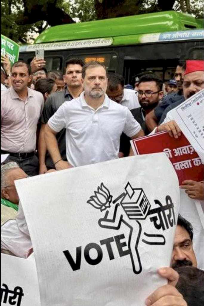 सडक पर संसद, संसद में सडक, सरकार मौन 