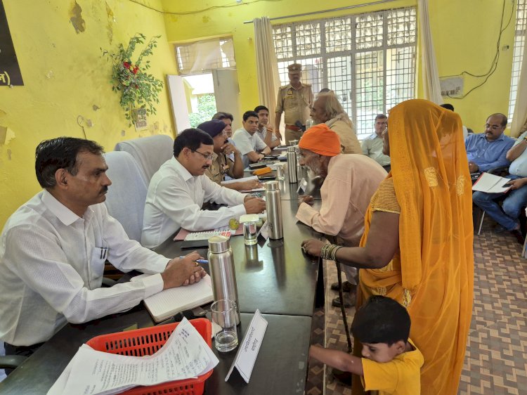 माधौगढ़ में सम्पूर्ण समाधान दिवस, डीएम ने दिखाई सख्ती, अनुपस्थित अधिकारियों का वेतन रोका